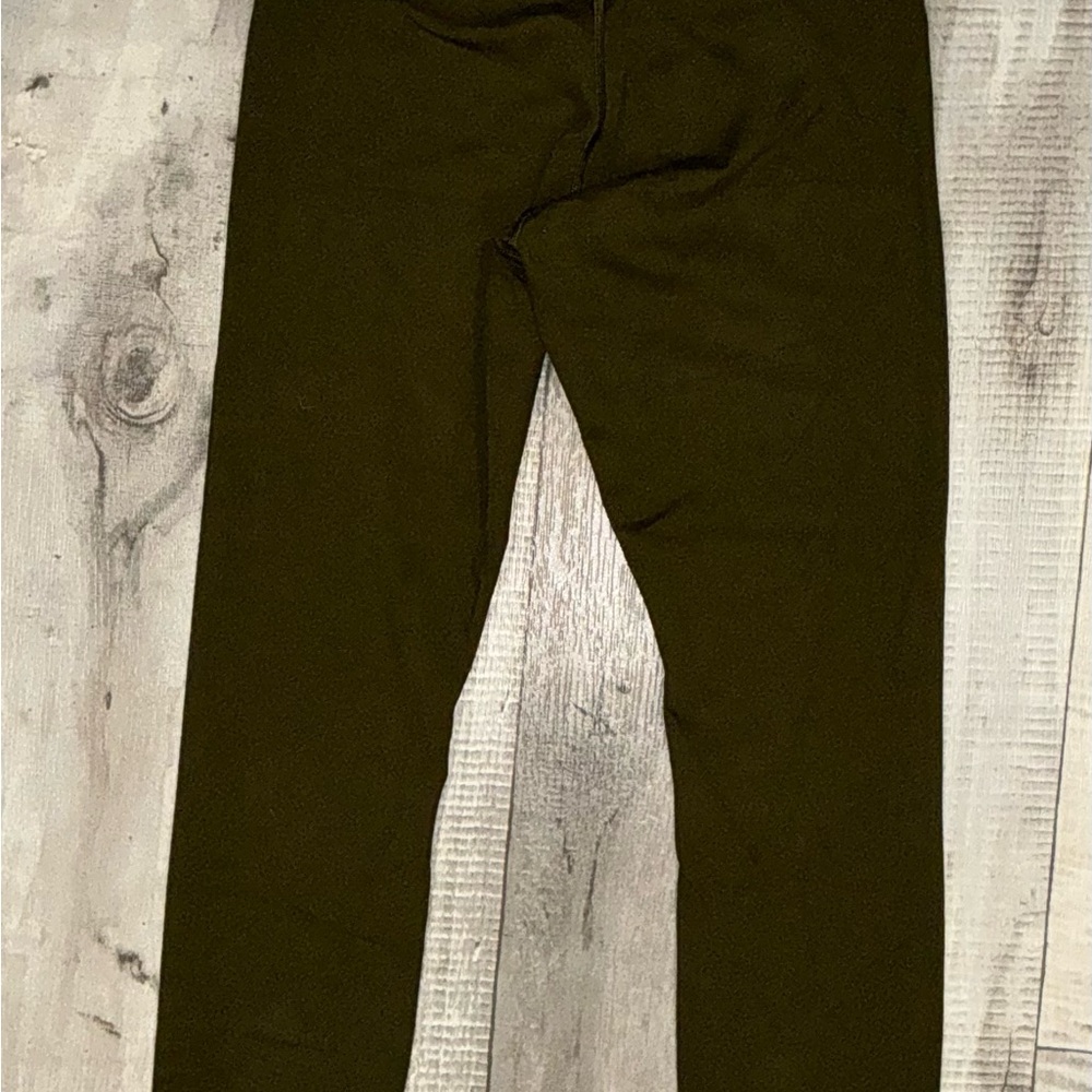 Lululemon Army Green leggings sz 8, 25”